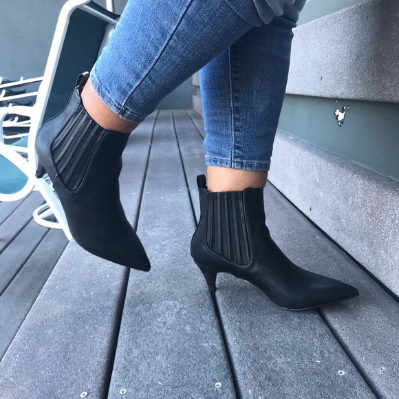 New Small cute Heel Bootie size 7 left - Picture 4 of 7